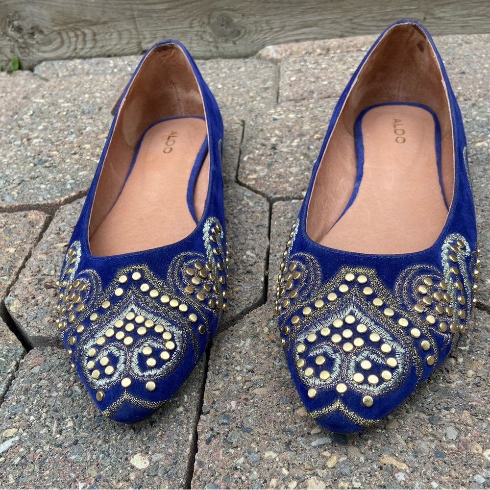 Aldo women royal blue with rhinestone pointed toe flats. Size 8,5/39. Used.